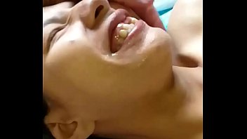 Трах с азиаткой с длинными ногами и волосиками на лобке